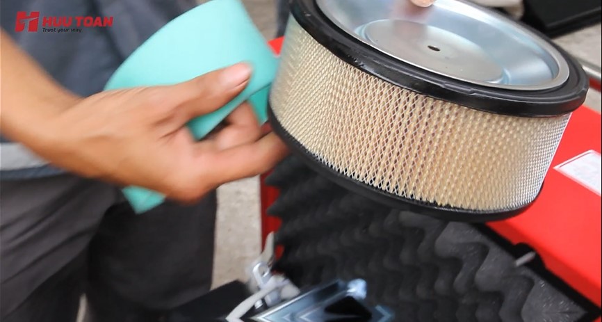 08. How to clean air filters for Huu Toan gasoline generator HK16000 and HK7500